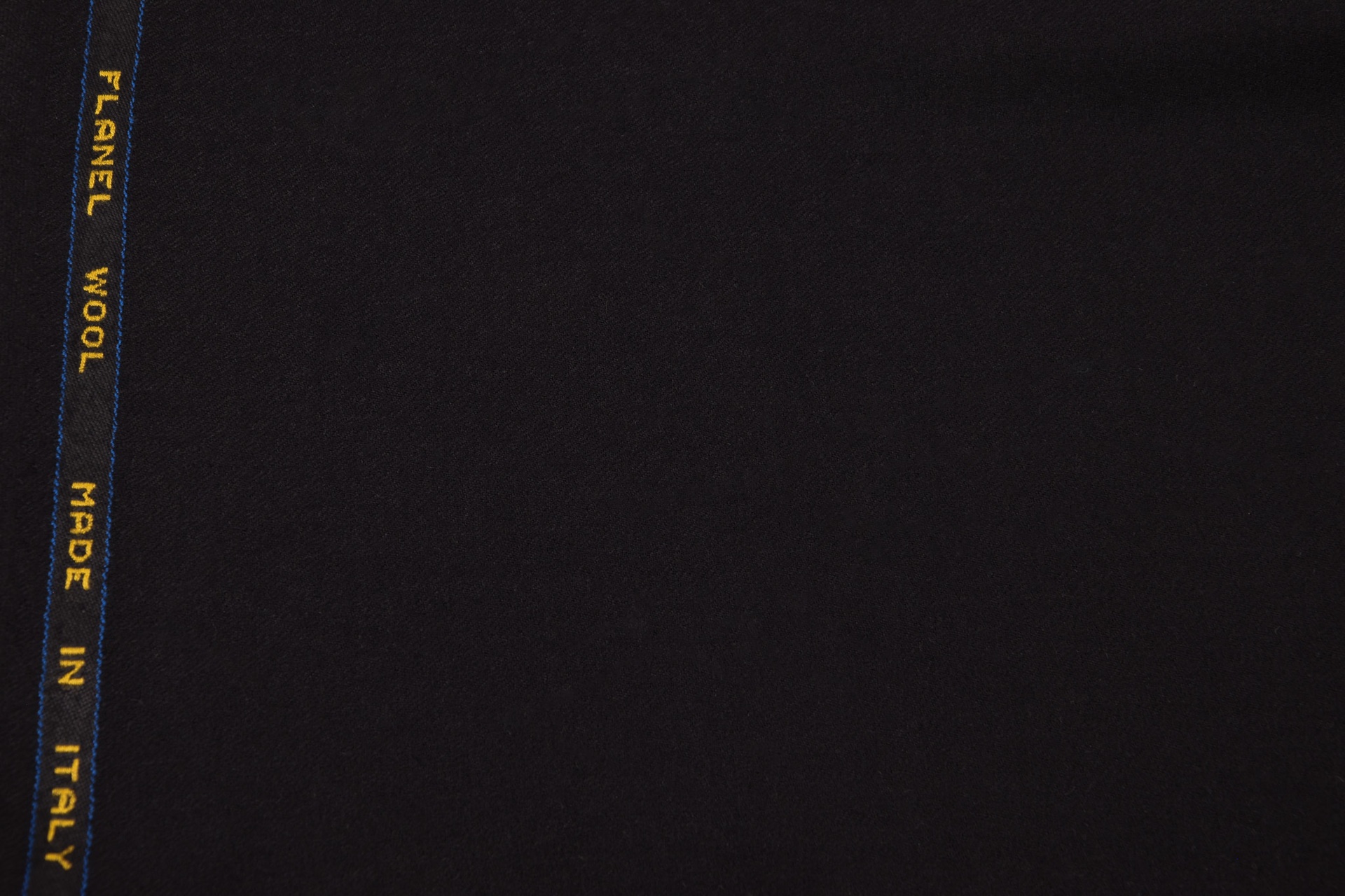Flanell mit Schriftleiste Schurwolle Schwarz