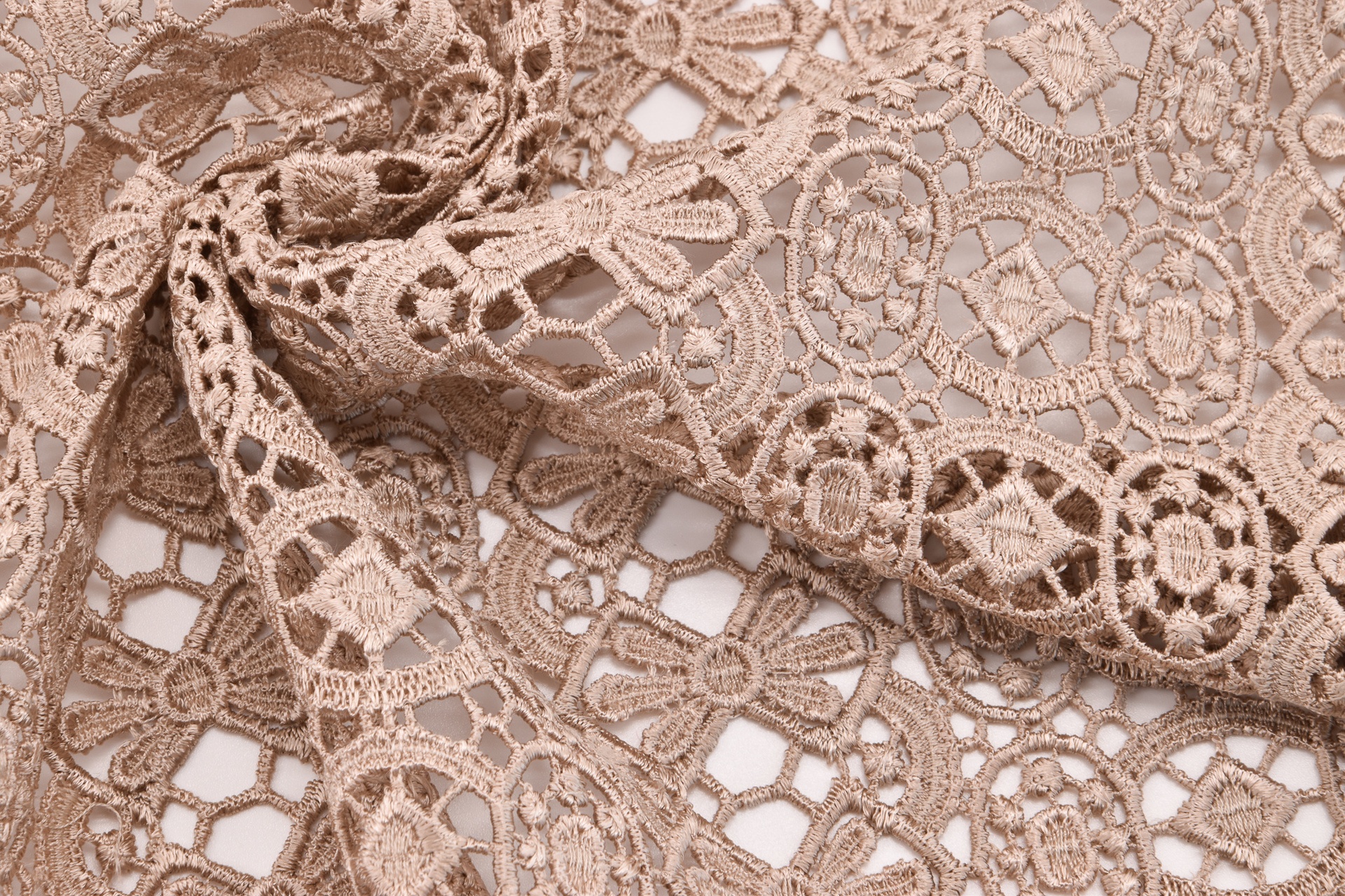 Spitze Hellbeige