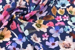 Viskoseprint Blumen blau gedreht