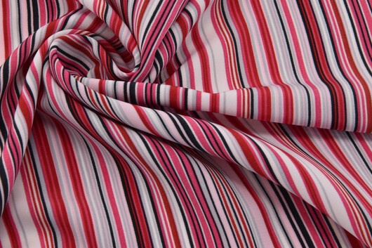 Polyesterprint Streifen gedreht