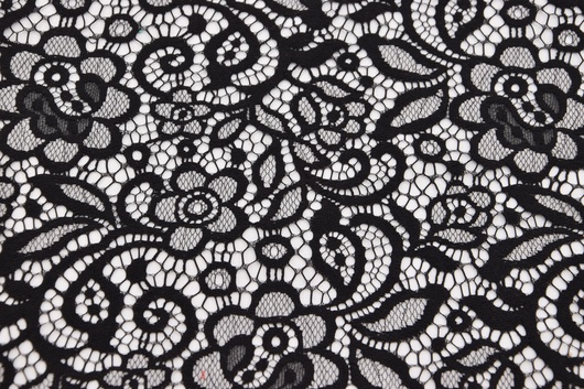 Spitze Schwarz