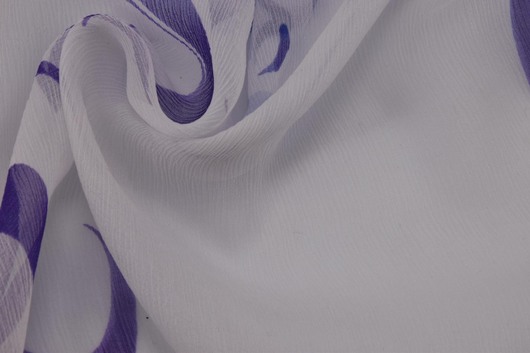 Seidenchiffon gemustert gedreht